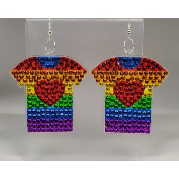 Bright rainbow-colored rainbow shirt earrings with a heart design, made of shiny rhinestones, hangin.